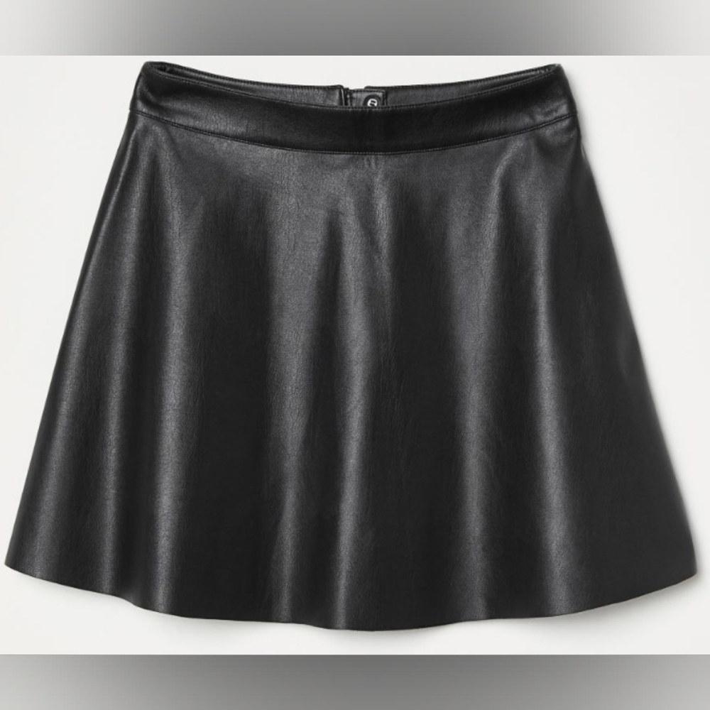 H&M Short Faux Leather Skirt Size 4 NWT